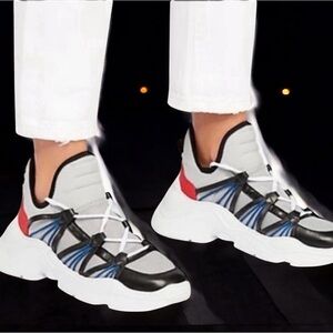 Schutz Womens Sneakers Sz 8.5 B Anick Silver Athletic Training Shoes Chunky Heel